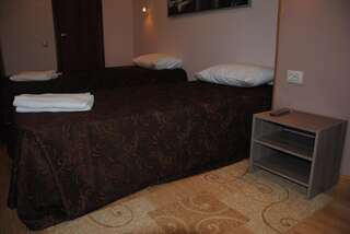 Гостиница One Way Уфа Улучшенный двухместный номер с 1 кроватью или 2 отдельными кроватями-1